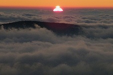 Zrcadlení při východu Slunce z Boubína 8.10.2010