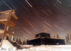 Meteorologická stanice na Churáňově v noci